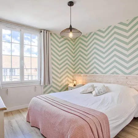 Apartment Cocon Lumineux Pour 4 Personnes A 200m De La - Franceville - Fr-1-788-18 *